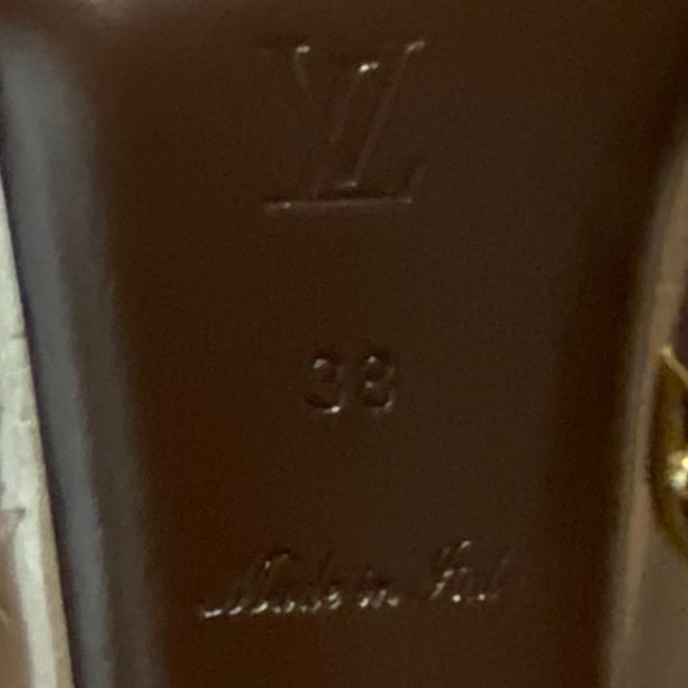 Authentic Louis Vuitton  Like New. - Picture 8 of 8